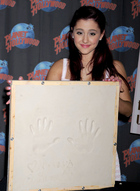 Ariana Grande : ariana-grande-1336079039.jpg