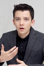 Asa Butterfield : asa-butterfield-1387654287.jpg