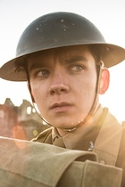 Asa Butterfield : asa-butterfield-1492464400.jpg