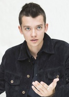 Asa Butterfield : asa-butterfield-1534719602.jpg