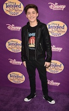 Asher Angel : asher-angel-1508291019.jpg