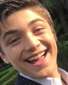 Asher Angel : asher-angel-1551808240.jpg