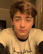 Asher Angel : asher-angel-1557362345.jpg