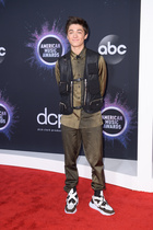 Asher Angel : asher-angel-1587139328.jpg