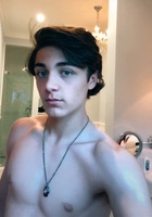 Asher Angel : asher-angel-1587448042.jpg