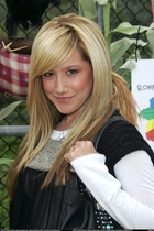 Ashley Tisdale : TI4U_u1152067930.jpg