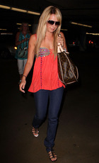 Ashley Tisdale : ashley_tisdale_1254473219.jpg