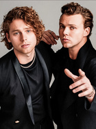 Ashton Irwin in General Pictures, Uploaded by: Guest