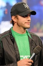 Ashton Kutcher : ashton_kutcher_1212956114.jpg