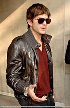 Ashton Kutcher : ashton_kutcher_1213035531.jpg