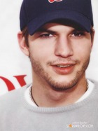 Ashton Kutcher : ashtonkutcher023z.jpg