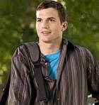 Ashton Kutcher : ashtonkutcherbagsguesswh1.jpg