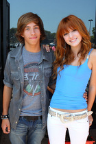 Bella Thorne : bella-thorne-1312302961.jpg