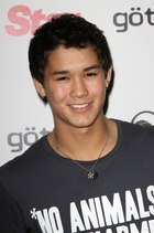 Booboo Stewart : boo-boo-stewart-1334188192.jpg