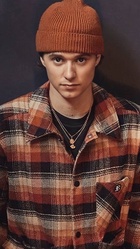 Bradley Simpson : bradley-simpson-1636916806.jpg