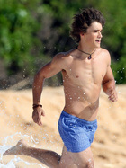 Brenton Thwaites : brenton-thwaites-1340017868.jpg