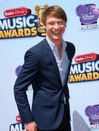 Calum Worthy : calum-worthy-1422509401.jpg