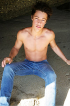 Cameron Dallas : cameron-dallas-1416672719.jpg