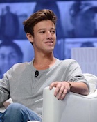 Cameron Dallas : cameron-dallas-1444169401.jpg