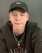 Carson Lueders : carson-lueders-1574622191.jpg