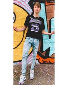 Carson Lueders : carson-lueders-1639346984.jpg