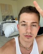 Charlie Puth : charlie-puth-1574541541.jpg