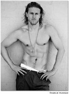 Charlie Hunnam : charlie-hunnam-1335248377.jpg