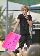 Cody Simpson : codysimpson_1292595441.jpg