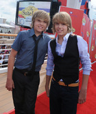 Cole & Dylan Sprouse : TI4U_u1222236092.jpg