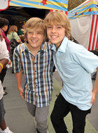 Cole & Dylan Sprouse : TI4U_u1223286798.jpg