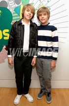 Cole & Dylan Sprouse : TI4U_u1224087313.jpg