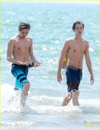 Cole Sprouse : TI4U1411243219.jpg