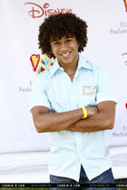 Corbin Bleu : corbin_bleu_1184343662.jpg