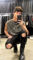 Corbyn Besson : corbyn-besson-1602970202.jpg