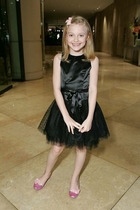 Dakota Fanning : TI4U_u1142620085.jpg