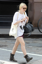 Dakota Fanning : dakota-fanning-1401988540.jpg