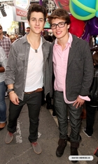 David Henrie : TI4U_u1288188238.jpg