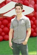 David Henrie : david-henrie-1357349887.jpg