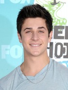 David Henrie : david-henrie-1361065512.jpg