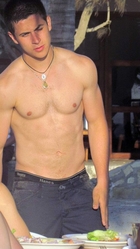 David Henrie : david-henrie-1361065531.jpg