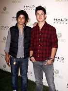 David Henrie : david_henrie_1295027573.jpg