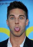 Dean Geyer : dean-geyer-1387814518.jpg