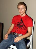 Derek Hough : derek-hough-1334892564.jpg