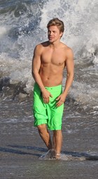 Derek Hough : derek-hough-1342553729.jpg