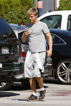 Derek Hough : derek-hough-1344198741.jpg