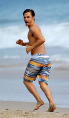 Derek Hough : derek-hough-1346529539.jpg