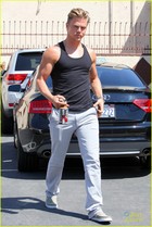 Derek Hough : derek-hough-1346918567.jpg