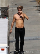 Derek Hough : derek-hough-1351174673.jpg