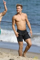 Derek Hough : derek-hough-1376532409.jpg