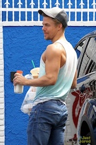 Derek Hough : derek-hough-1465868305.jpg